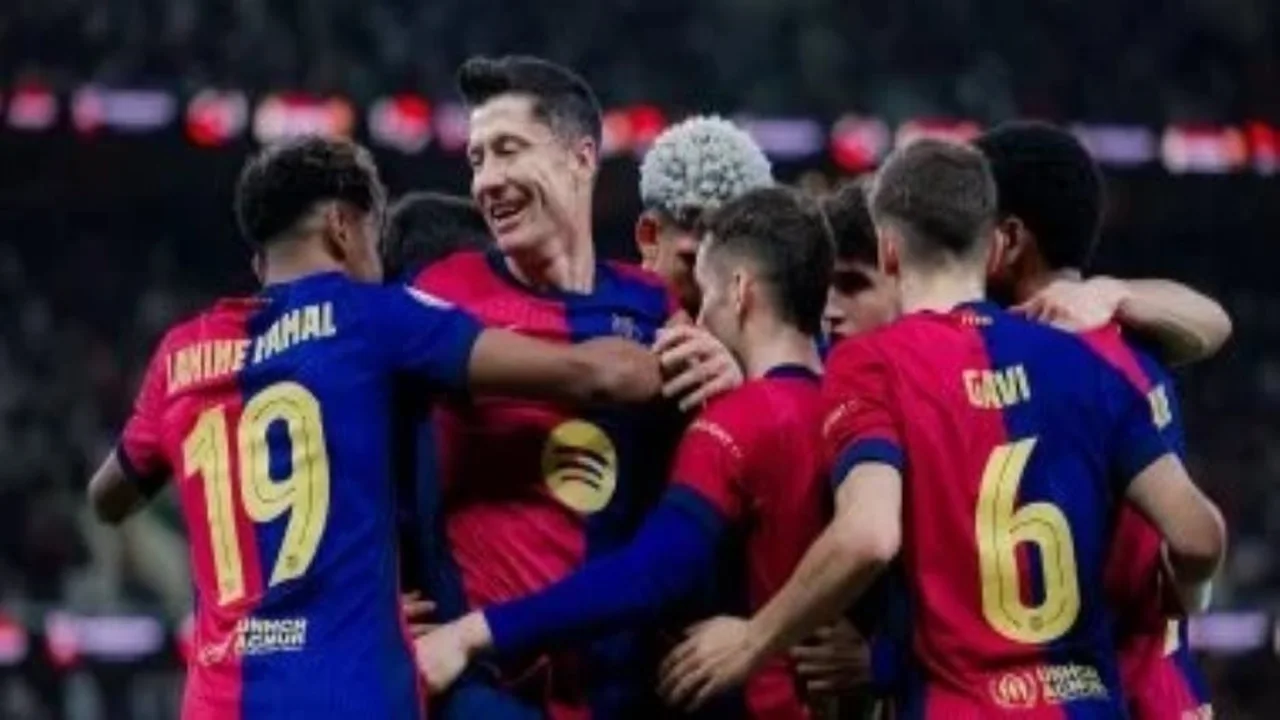 خلال مواجهته الريال اليوم .. هل يحققها إسبانيول ويهدي برشلونة لقب الدوري الإسباني الليلة ؟